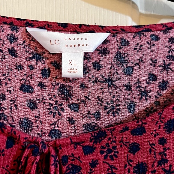 LC Lauren Conrad Blouse Bell Sleeves Red and Blue Floral Size XL Rayon Boho - Picture 4 of 9